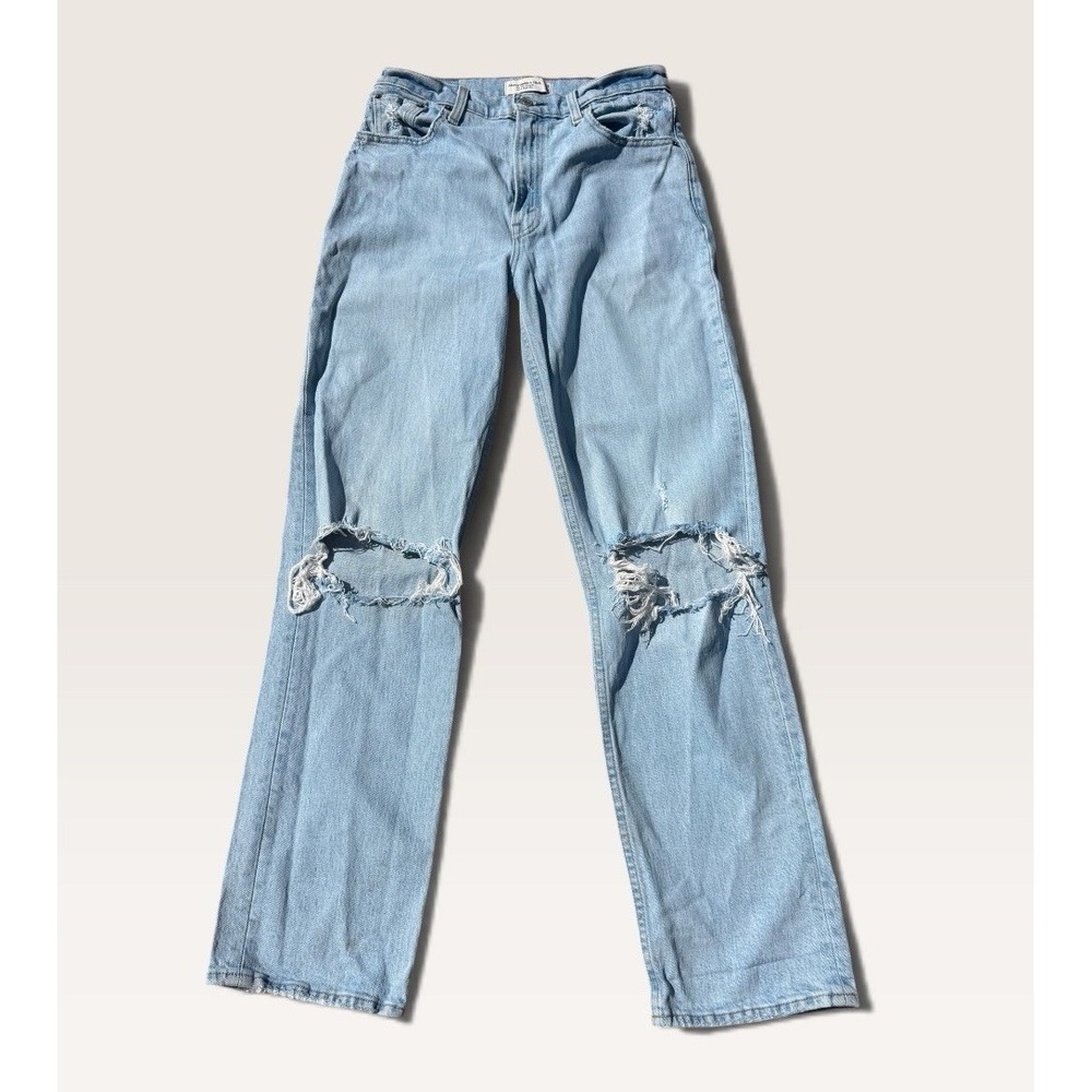 Abercrombie & Fitch 90s Straight Ultra High Rise Distressed Jeans Size 28/6